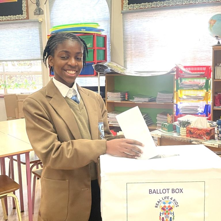 GRADE 6 DEMOCRACY 9