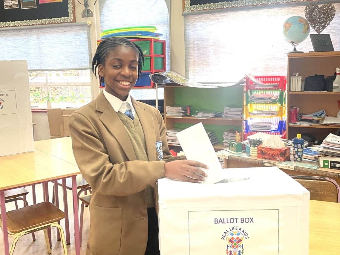 GRADE 6 DEMOCRACY 9
